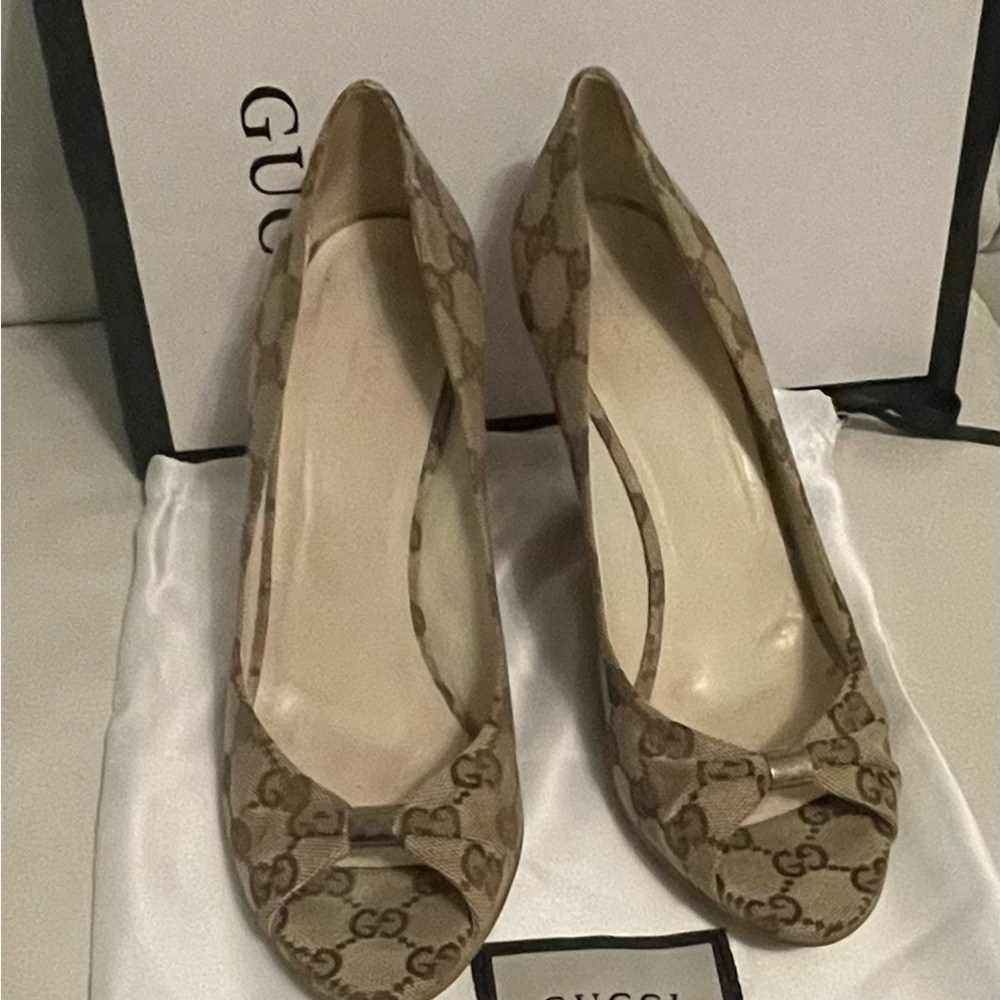 Gucci Monogram Beige GG Canvas Peep-Toe Pumps with Bow